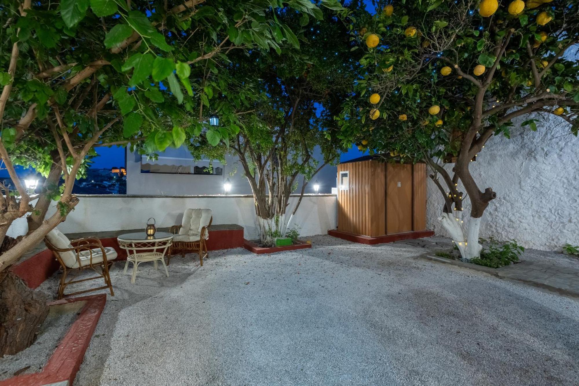 Spacious Home With Yard, Mytilene Lesvos Buitenkant foto
