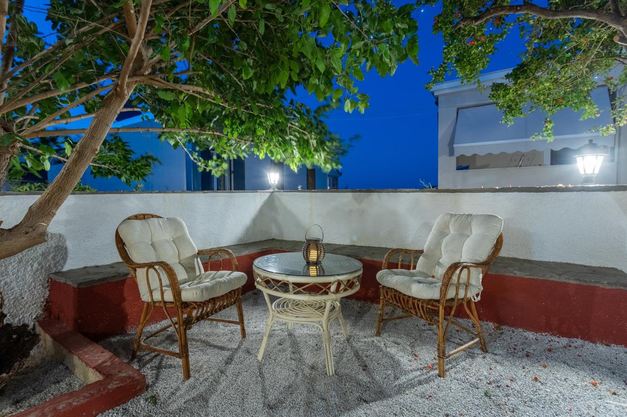 Spacious Home With Yard, Mytilene Lesvos Buitenkant foto
