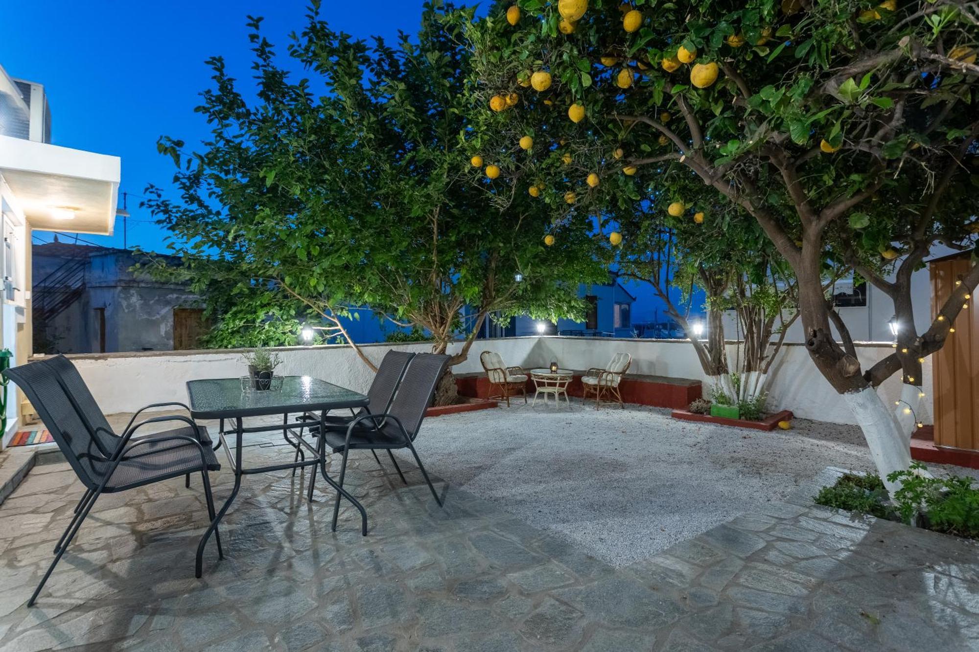 Spacious Home With Yard, Mytilene Lesvos Buitenkant foto