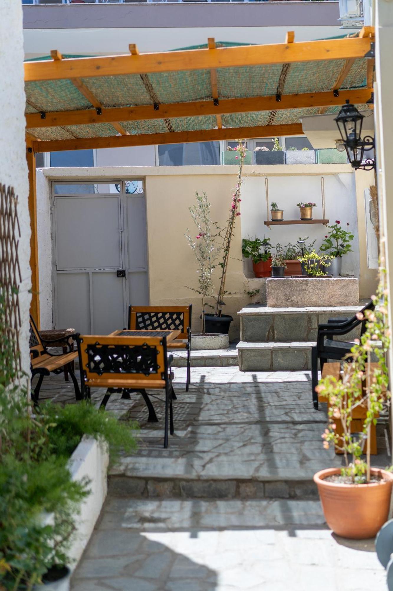 Spacious Home With Yard, Mytilene Lesvos Buitenkant foto