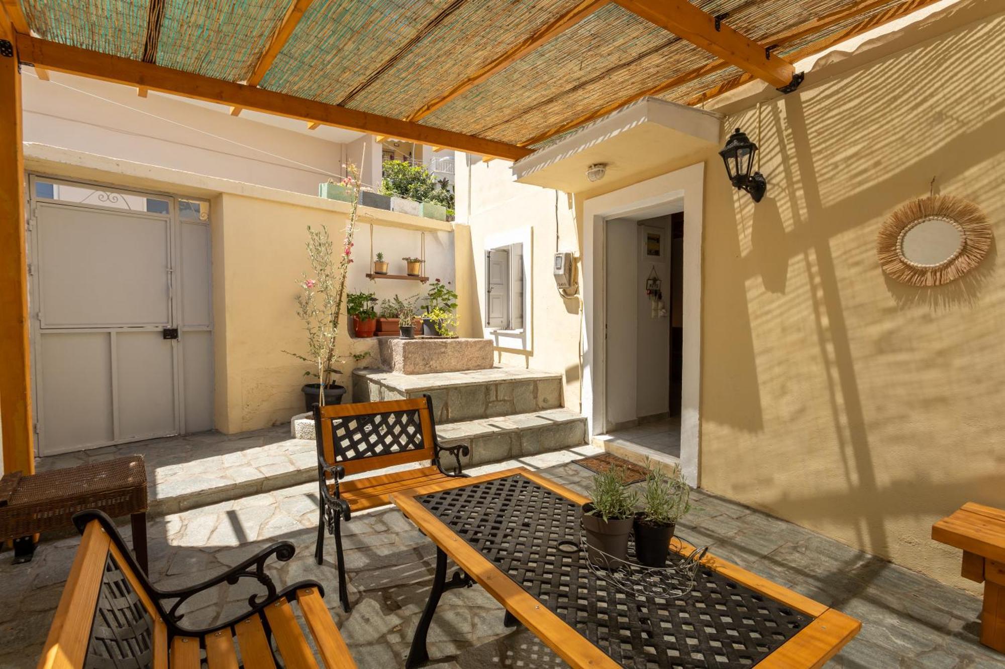Spacious Home With Yard, Mytilene Lesvos Buitenkant foto