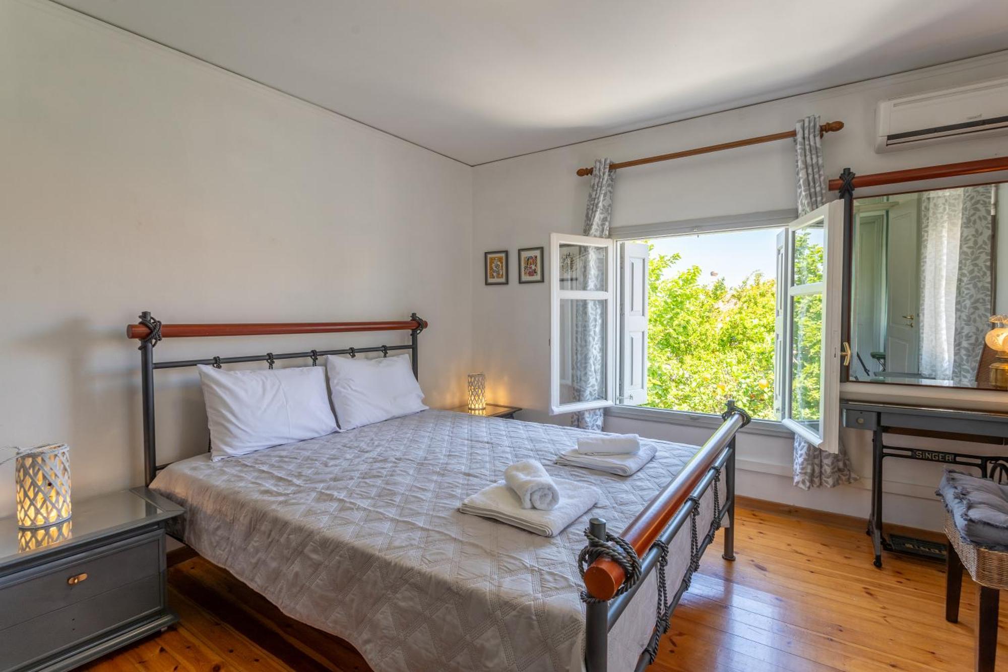 Spacious Home With Yard, Mytilene Lesvos Buitenkant foto