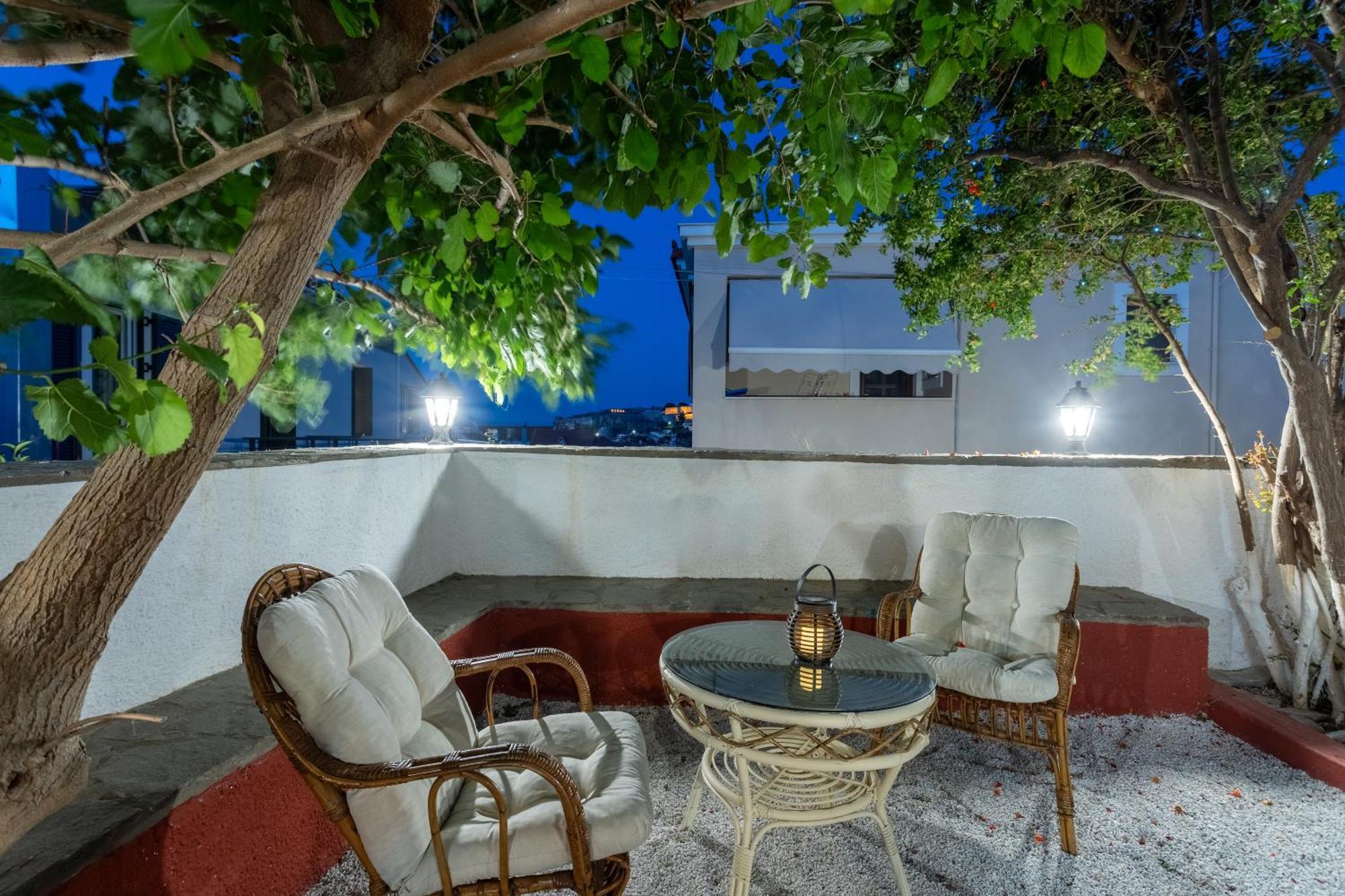 Spacious Home With Yard, Mytilene Lesvos Buitenkant foto