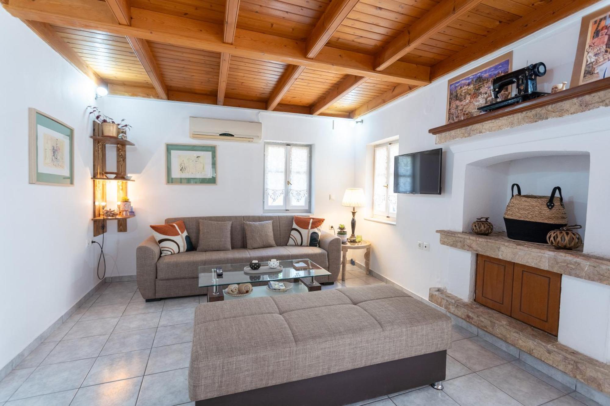 Spacious Home With Yard, Mytilene Lesvos Buitenkant foto