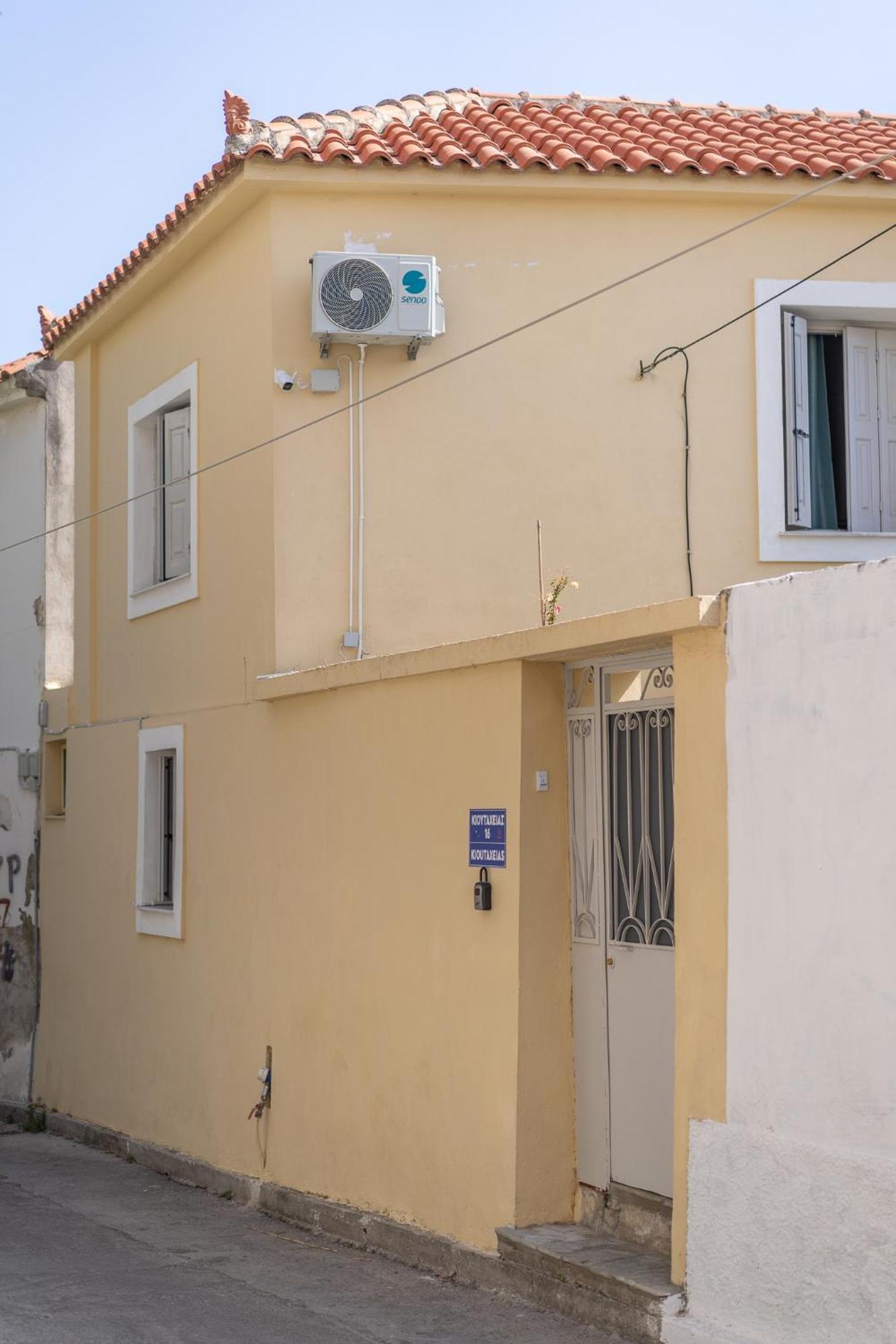 Spacious Home With Yard, Mytilene Lesvos Buitenkant foto