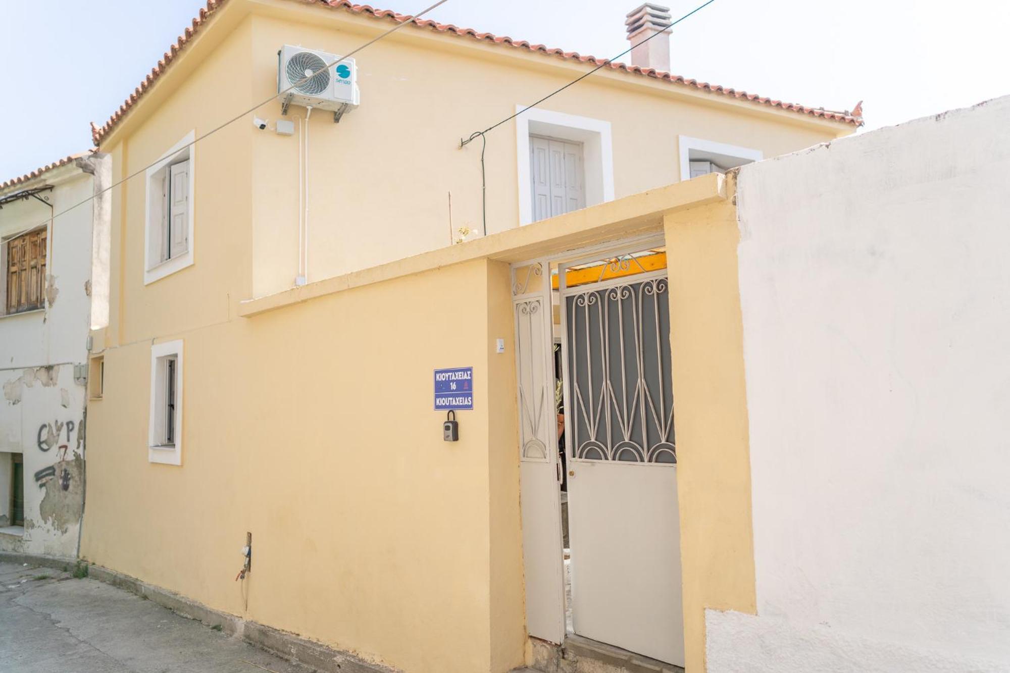 Spacious Home With Yard, Mytilene Lesvos Buitenkant foto